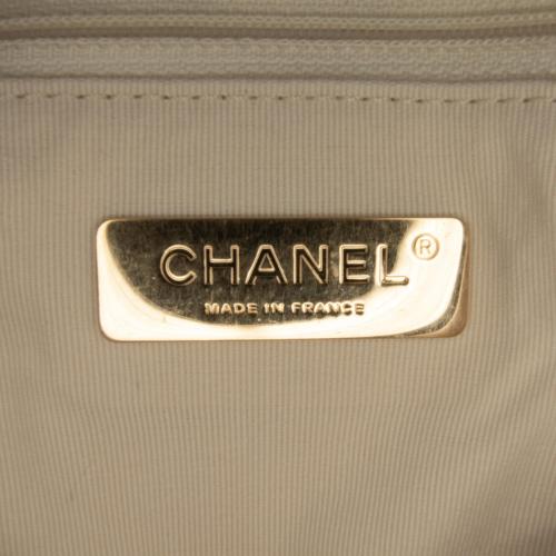 Chanel Medium Tweed 19 Flap