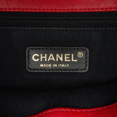 Chanel Medium Wrinkled Calfskin Quilted Chevron Medallion Charm Surpique Flap